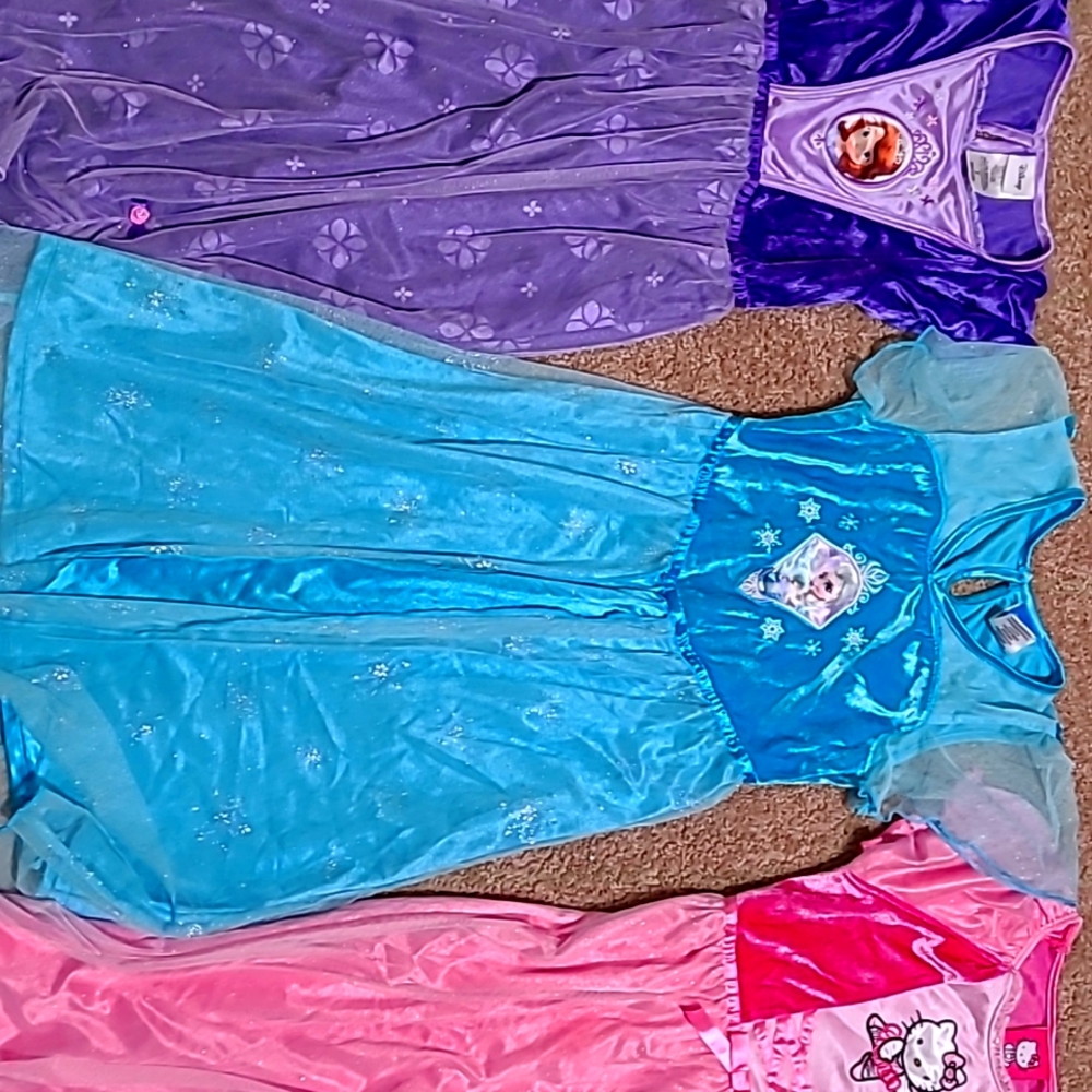 Disney gown EUC